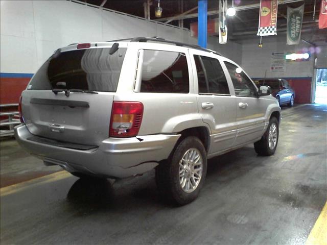 2004 Jeep Grand Cherokee Yaris Sedan