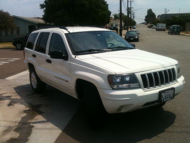 2004 Jeep Grand Cherokee LT Tv-dvdleathersunroof3rowcarfax Available