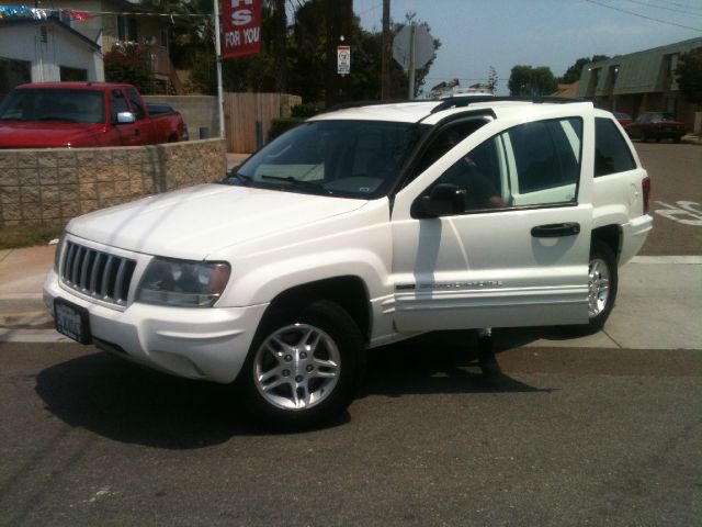 2004 Jeep Grand Cherokee LT Tv-dvdleathersunroof3rowcarfax Available