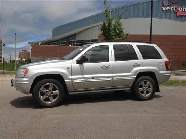 2004 Jeep Grand Cherokee 2.4i Sedan