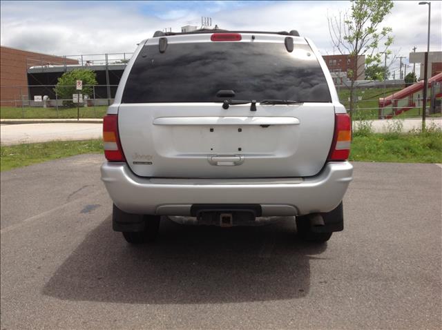 2004 Jeep Grand Cherokee 2.4i Sedan