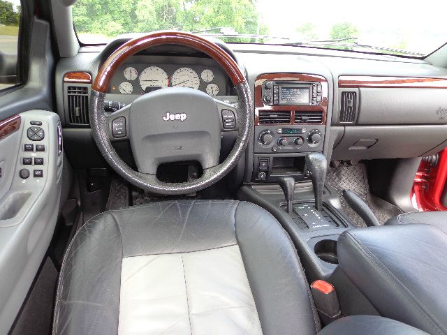 2004 Jeep Grand Cherokee 2.4i Sedan