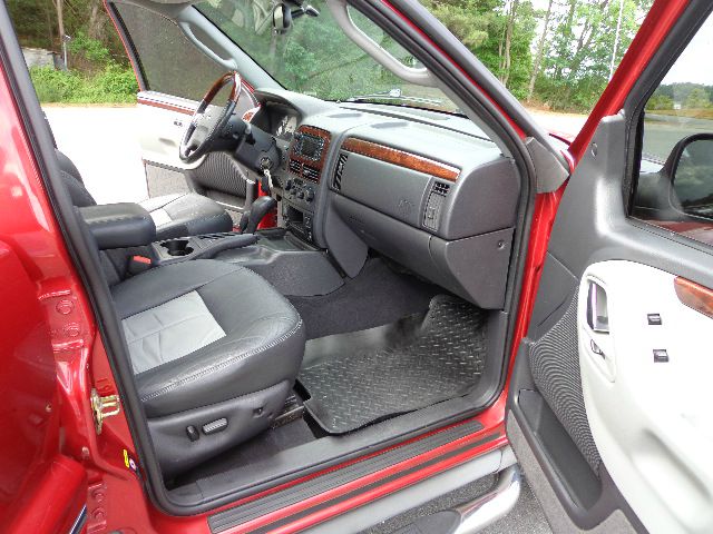 2004 Jeep Grand Cherokee 2.4i Sedan