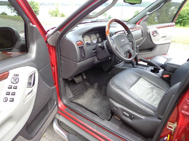 2004 Jeep Grand Cherokee 2.4i Sedan