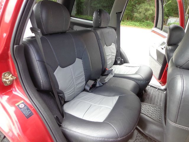 2004 Jeep Grand Cherokee 2.4i Sedan