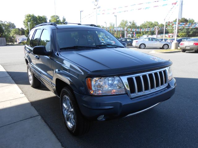 2004 Jeep Grand Cherokee LS Flex Fuel 4x4 This Is One Of Our Best Bargains