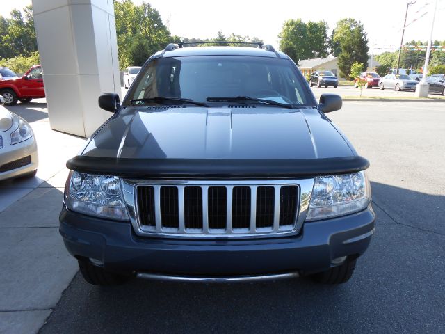 2004 Jeep Grand Cherokee LS Flex Fuel 4x4 This Is One Of Our Best Bargains