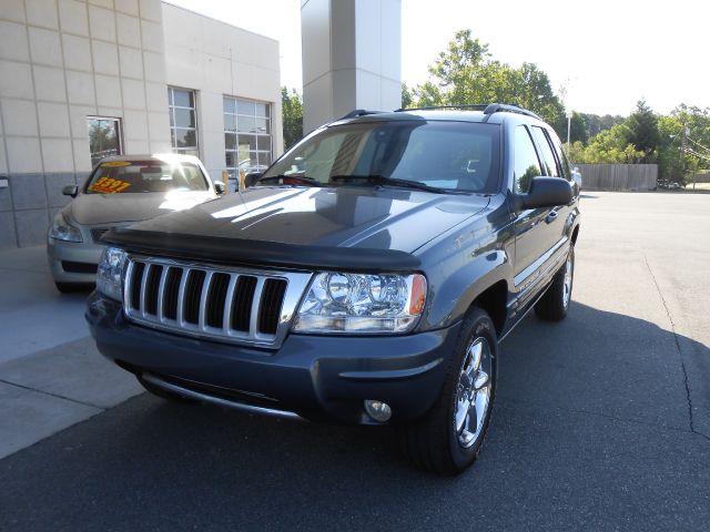 2004 Jeep Grand Cherokee LS Flex Fuel 4x4 This Is One Of Our Best Bargains