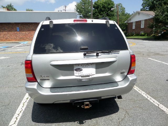 2004 Jeep Grand Cherokee 2.4i Sedan