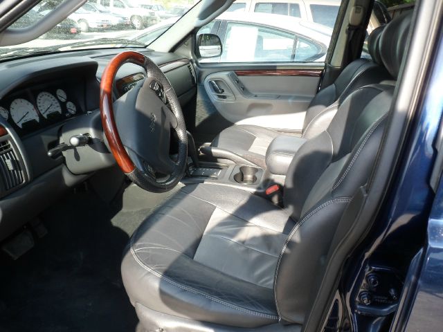 2004 Jeep Grand Cherokee 2.4i Sedan