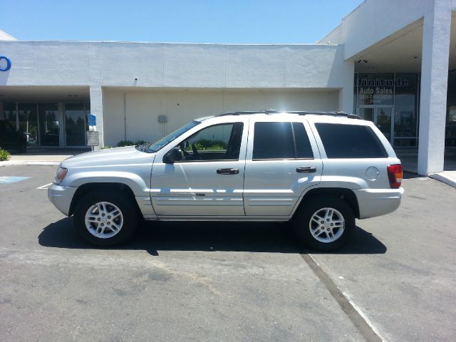 2004 Jeep Grand Cherokee LT Tv-dvdleathersunroof3rowcarfax Available