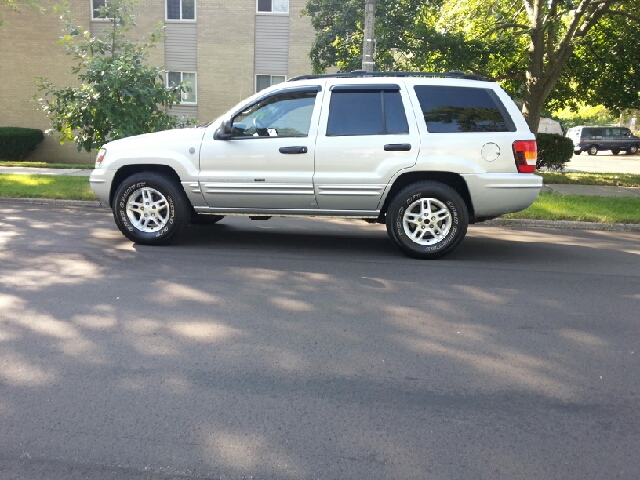 2004 Jeep Grand Cherokee 4dr 114 WB W/4.6l AWD