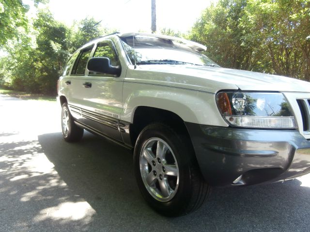 2004 Jeep Grand Cherokee LT Tv-dvdleathersunroof3rowcarfax Available