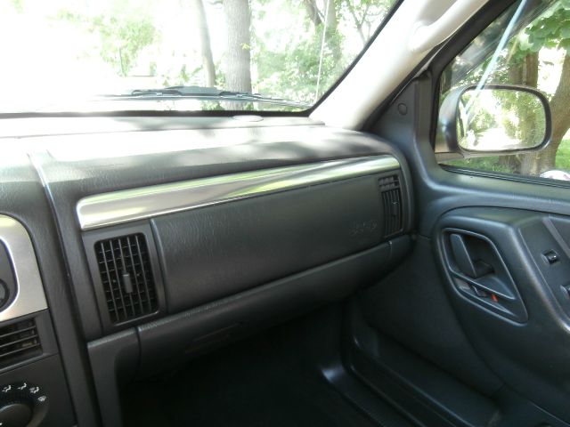 2004 Jeep Grand Cherokee LT Tv-dvdleathersunroof3rowcarfax Available