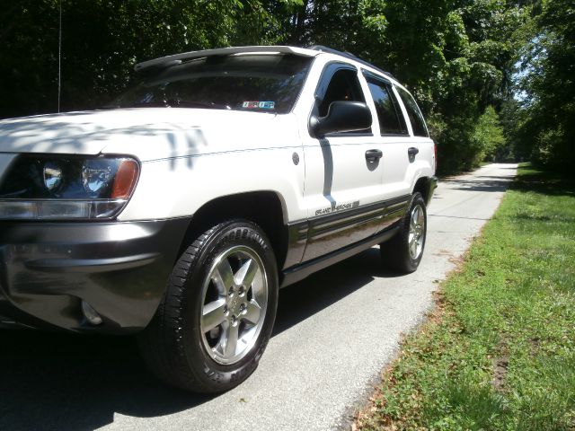 2004 Jeep Grand Cherokee LT Tv-dvdleathersunroof3rowcarfax Available