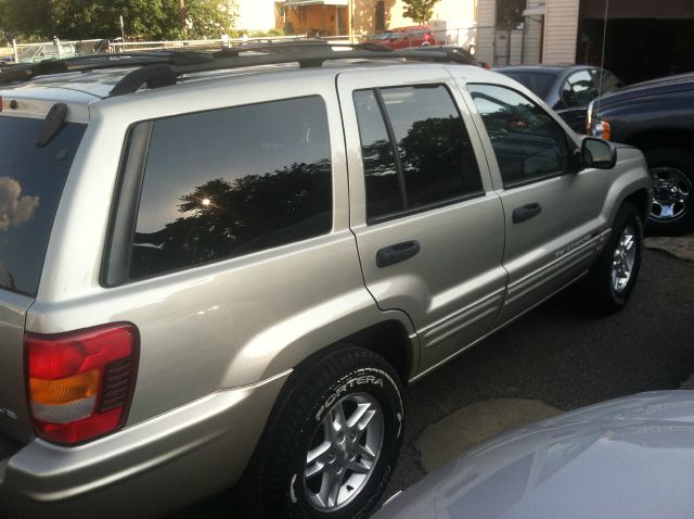 2004 Jeep Grand Cherokee LT Tv-dvdleathersunroof3rowcarfax Available