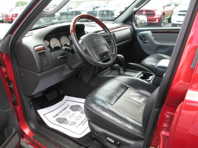 2004 Jeep Grand Cherokee 2.4i Sedan