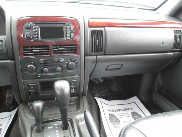 2004 Jeep Grand Cherokee 2.4i Sedan