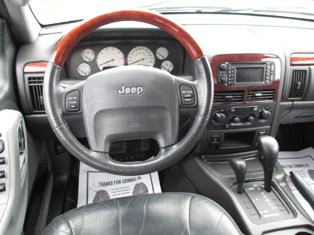 2004 Jeep Grand Cherokee 2.4i Sedan