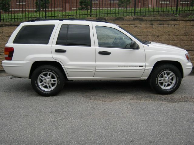 2004 Jeep Grand Cherokee LT Tv-dvdleathersunroof3rowcarfax Available