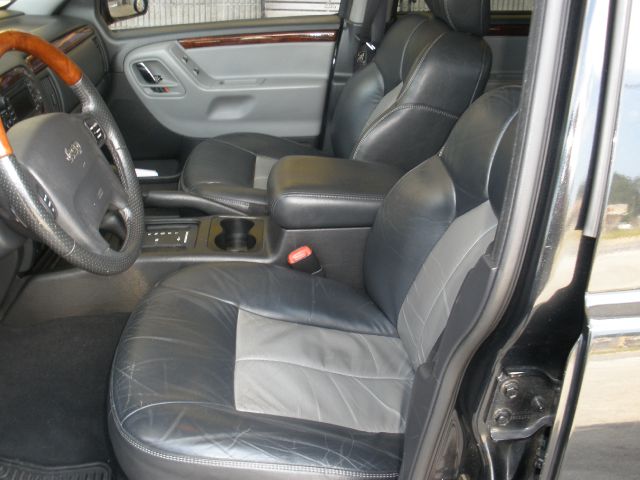 2004 Jeep Grand Cherokee 2.4i Sedan