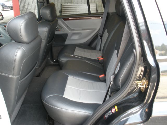 2004 Jeep Grand Cherokee 2.4i Sedan