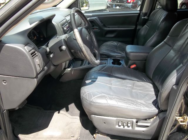 2004 Jeep Grand Cherokee LT Tv-dvdleathersunroof3rowcarfax Available