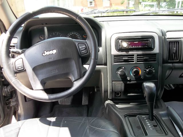 2004 Jeep Grand Cherokee LT Tv-dvdleathersunroof3rowcarfax Available