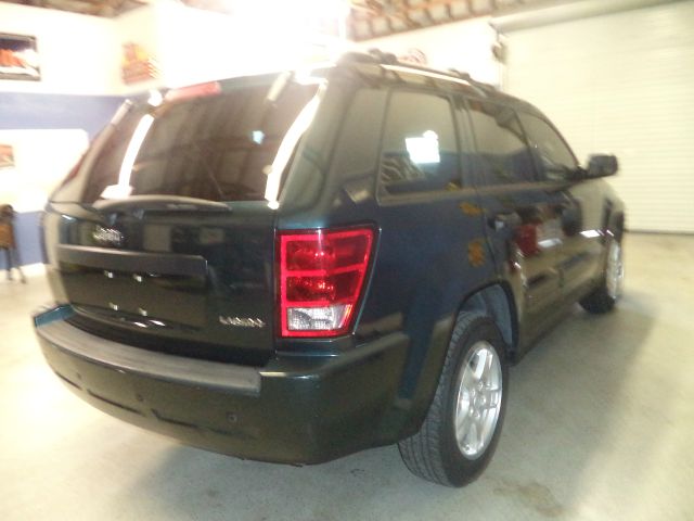 2005 Jeep Grand Cherokee Sedan 4dr