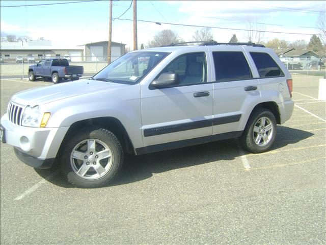 2005 Jeep Grand Cherokee LOW Miles NICE 4door Sedan