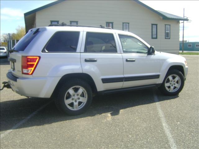 2005 Jeep Grand Cherokee LOW Miles NICE 4door Sedan