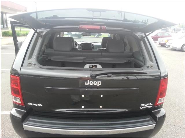 2005 Jeep Grand Cherokee Yaris Sedan