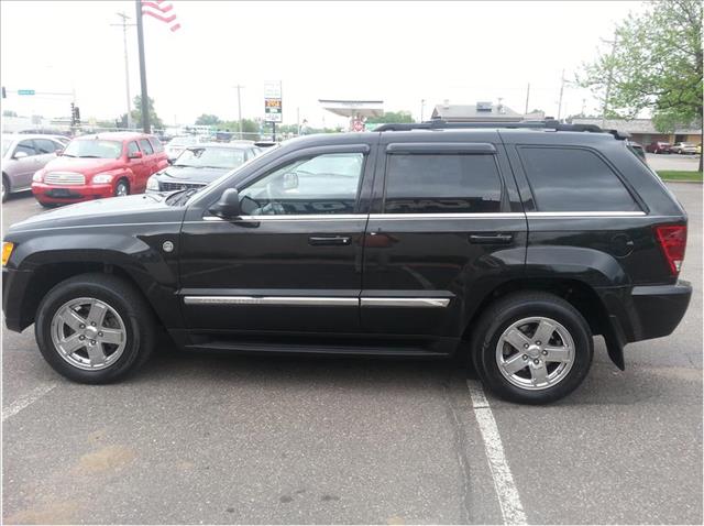 2005 Jeep Grand Cherokee Yaris Sedan