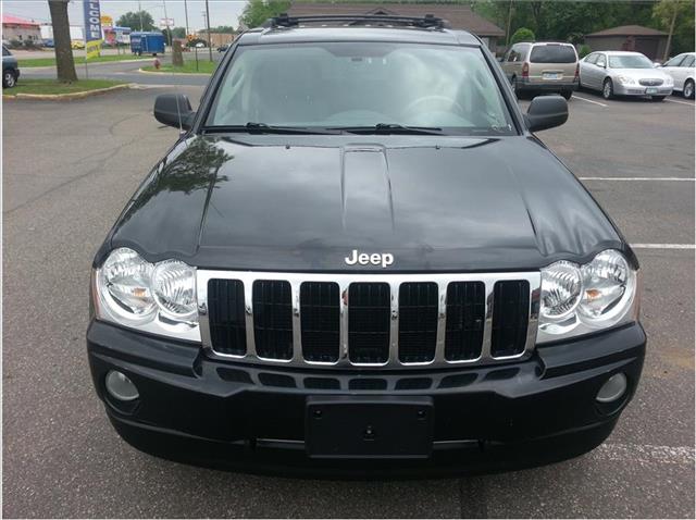 2005 Jeep Grand Cherokee Yaris Sedan