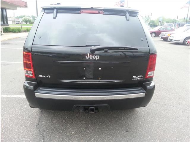 2005 Jeep Grand Cherokee Yaris Sedan