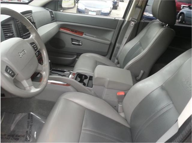 2005 Jeep Grand Cherokee Yaris Sedan