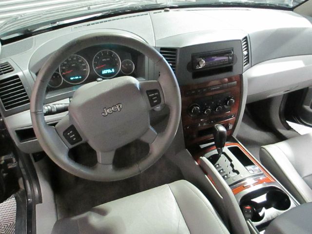 2005 Jeep Grand Cherokee Super