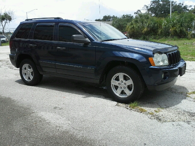 2005 Jeep Grand Cherokee Sedan 4dr