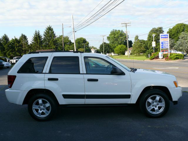 2005 Jeep Grand Cherokee Sedan 4dr