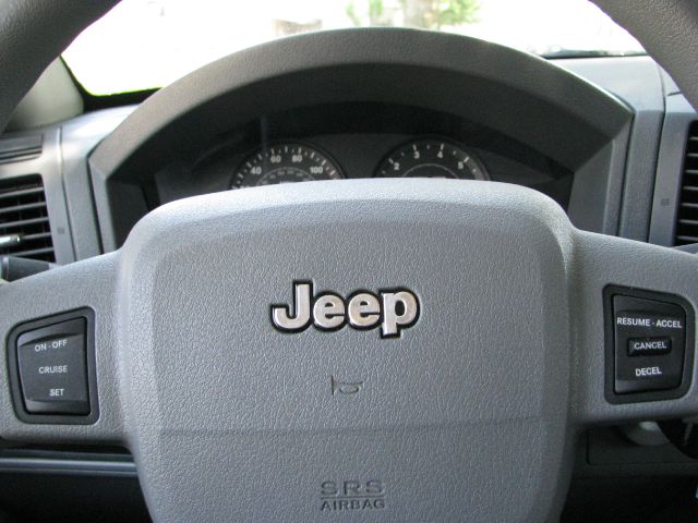 2005 Jeep Grand Cherokee Sedan 4dr