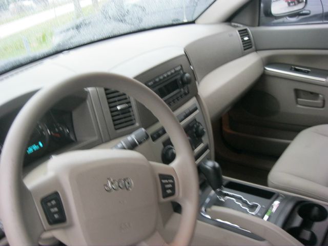 2006 Jeep Grand Cherokee Sedan 4dr