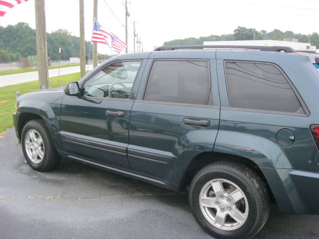 2006 Jeep Grand Cherokee Sedan 4dr