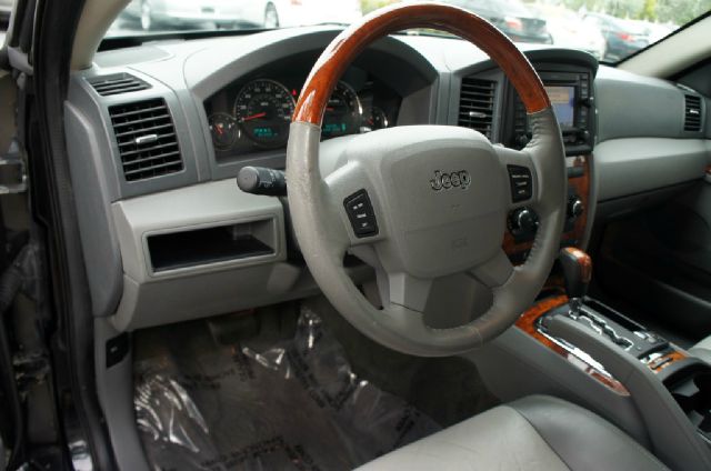 2006 Jeep Grand Cherokee 2.4i Sedan