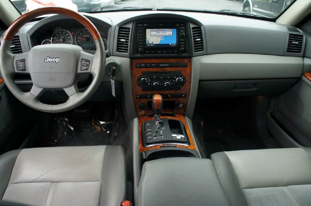 2006 Jeep Grand Cherokee 2.4i Sedan