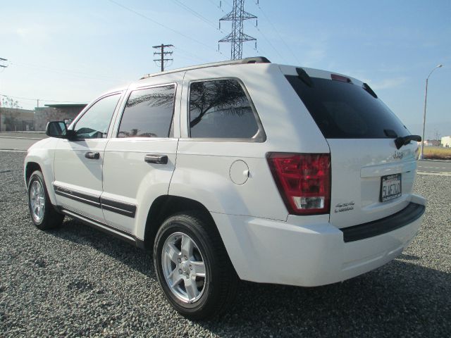 2006 Jeep Grand Cherokee LOW Miles NICE 4door Sedan