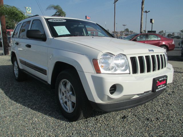 2006 Jeep Grand Cherokee LOW Miles NICE 4door Sedan