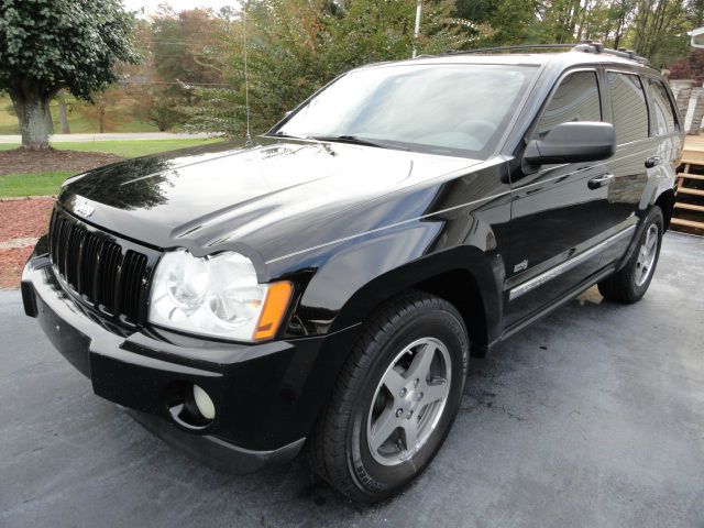 2006 Jeep Grand Cherokee Sedan 4dr