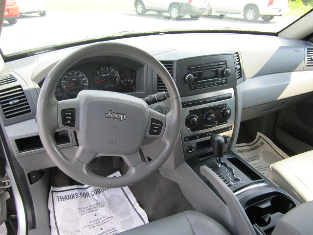 2006 Jeep Grand Cherokee Sedan 4dr