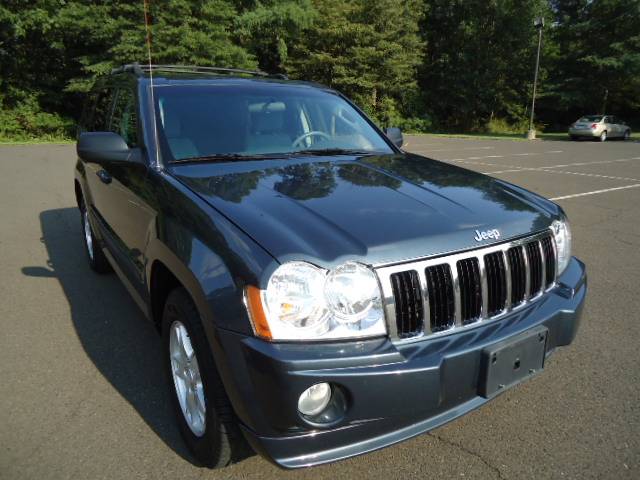 2007 Jeep Grand Cherokee LOW Miles NICE 4door Sedan