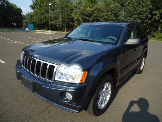 2007 Jeep Grand Cherokee LOW Miles NICE 4door Sedan